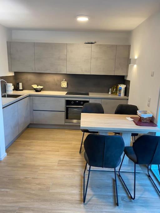 Via Hofer Apartment Brunico Bagian luar foto